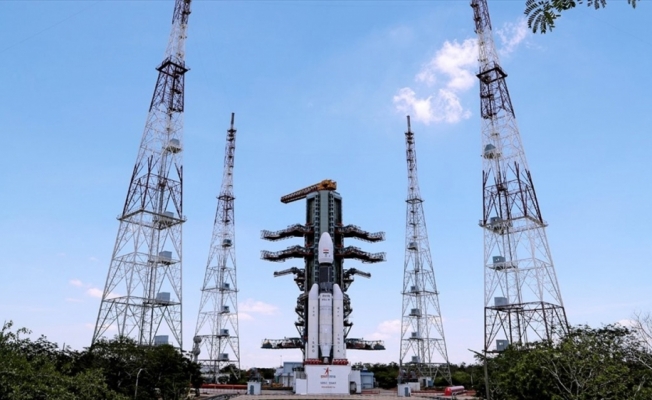 Hindistan, Chandrayaan-2'yi uzaya gönderdi
