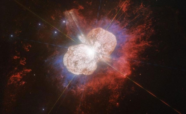 Hubble 170 yıl önceki yıldız patlamasını kaydetti