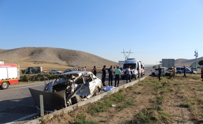 Konya'da iki otomobil çarpıştı: 2 ölü, 2 yaralı