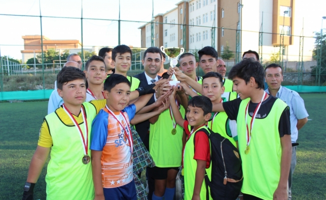 Kur'an kursu öğrencileri arası halı saha futbol turnuvası