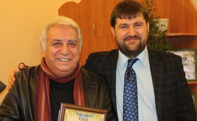 Türk tiyatrosunun ödüllü yazarı Tuncer Cücenoğlu