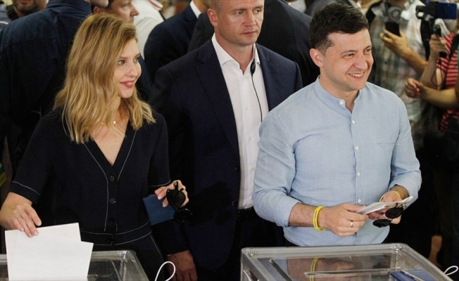 Ukrayna'daki erken genel seçimde Zelenskiy'in partisi birinci