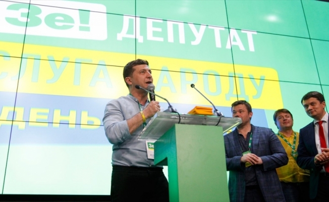 Ukrayna'daki seçimde Zelenskiy'in partisi önde