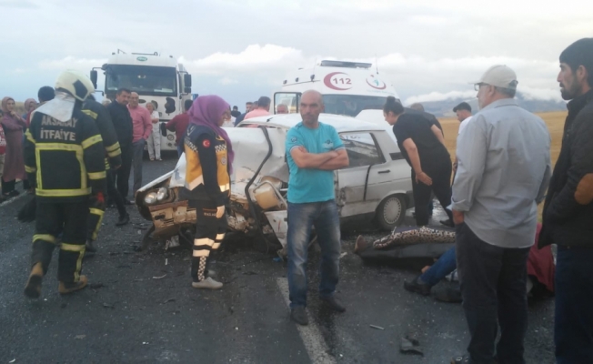 Aksaray'da taksi ile otomobil çarpıştı: 1 ölü, 1 yaralı