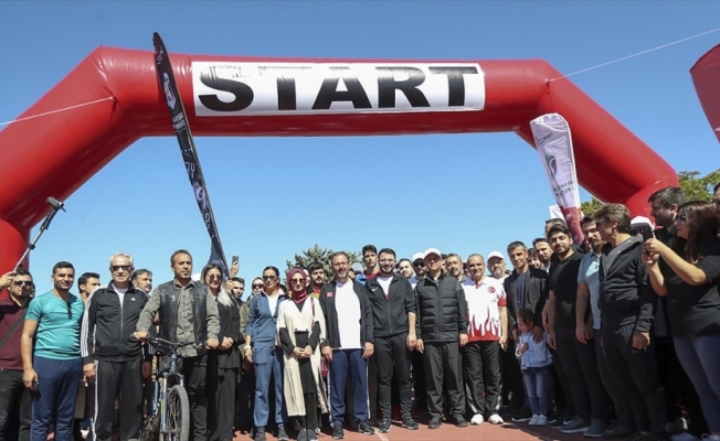 Bakan Kasapoğlu 'Beraber Yürüyelim' etkinliğine katıldı