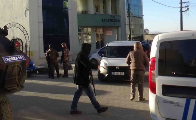 HDP'li Kulp Belediye Başkanı gözaltına alındı