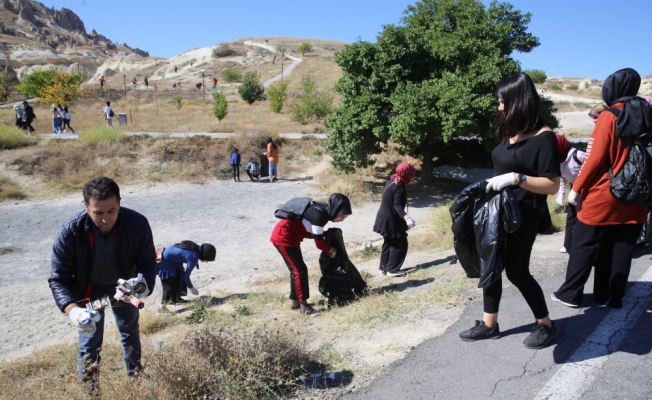 İHH gönüllüsü öğrenciler peribacaları arasında çöp topladı