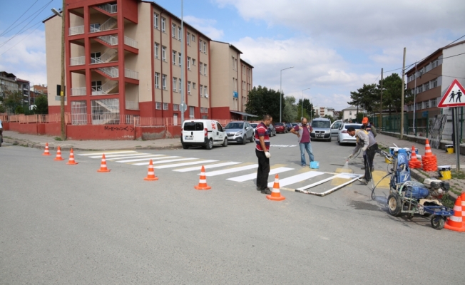 Sivas'ta trafik uyarı ve işaretleri yenileniyor