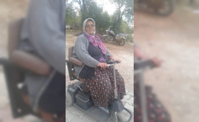Beyşehir'in annelerinden engelli anneye akülü araba