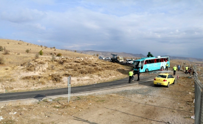Çankırı'da cenazeye gidenleri taşıyan otobüs devrildi: 34 yaralı