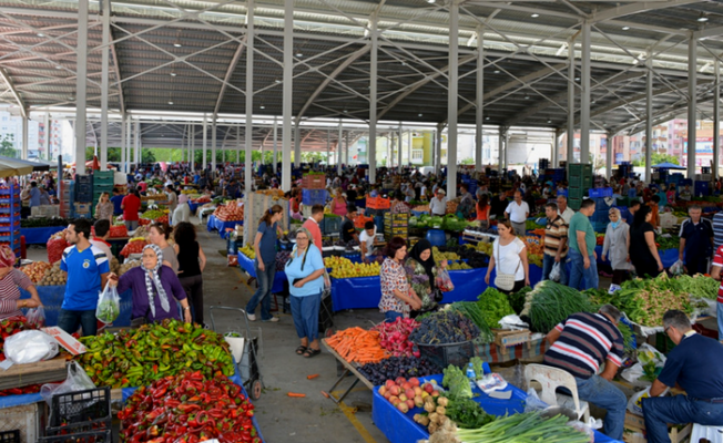 Başkentteki sebze pazarında “Kovid-19 talimatları“ uygulanmaya başlandı