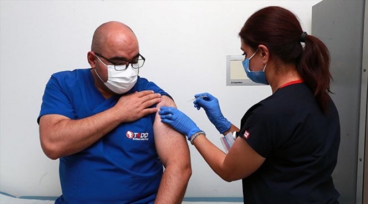 Kovid-19 aşısının denemelerine Ankara Şehir Hastanesinde başlandı