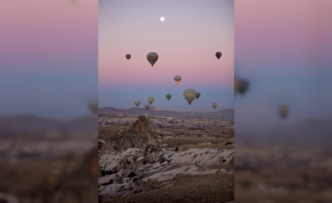 Dolunay ve balonlar Kapadokya'da görsel şölen sundu