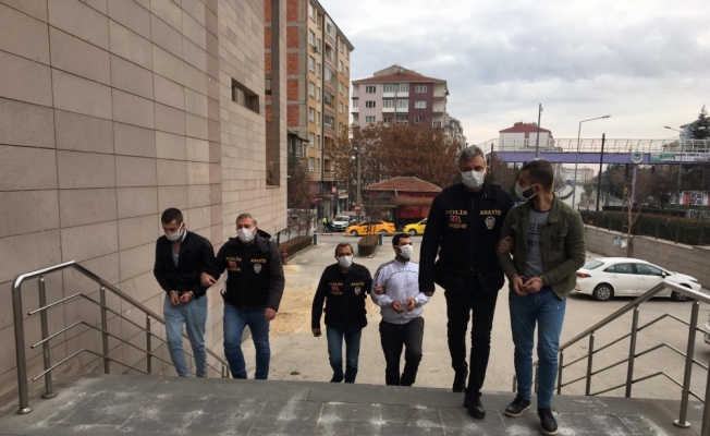GÜNCELLEME - Eskişehir'de otomobil parçası çaldıkları iddia edilen 3 şüpheli yakalandı