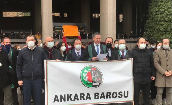 Ankara Adliyesi önünde avukatlardan protesto
