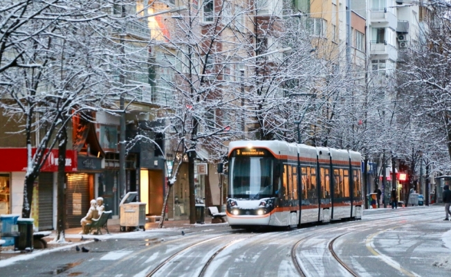 Eskişehir ve Kütahya'da kar yağışı etkili oldu