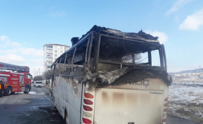 Kayseri'de seyir halindeki işçi servisi yandı