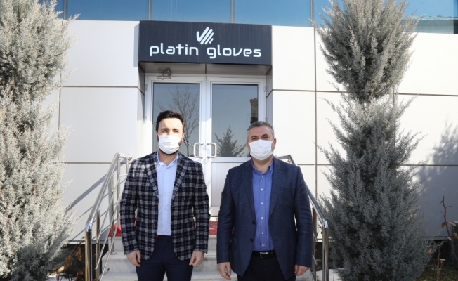 Çubuk Belediye Başkanı Demirbaş, kurulumu devam eden eldiven fabrikasını ziyaret etti