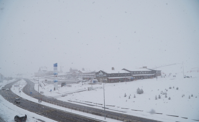 Erciyes'te kar kalınlığı 1 metreye ulaştı