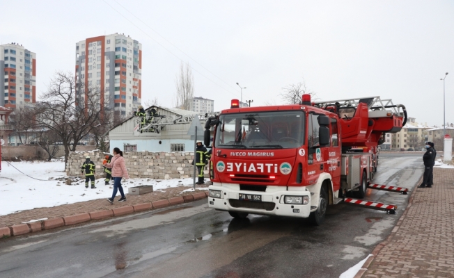 Kayseri'de gecekonduda çıkan yangın hasara neden oldu