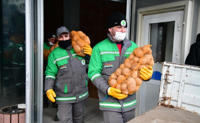 Mamak Belediyesinden vatandaşlara gıda yardımı