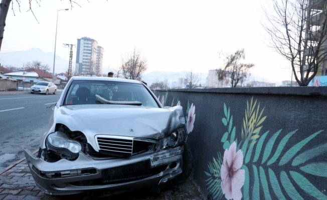 Kayseri'de köpeğe çarpmamak için manevra yapan aracın sürücüsü yaralandı