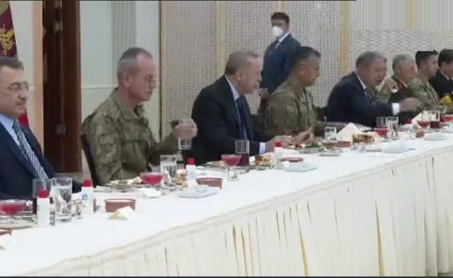 Başkan Erdoğan, askerlerle iftar yaptı