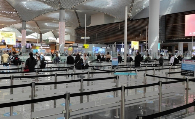 İstanbul'daki havalimanlarını bir günde 135 binden fazla yolcu kullandı