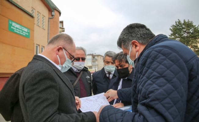 Sivas Belediye Başkanı Bilgin mahalleleri ziyaret edip sorunları dinliyor