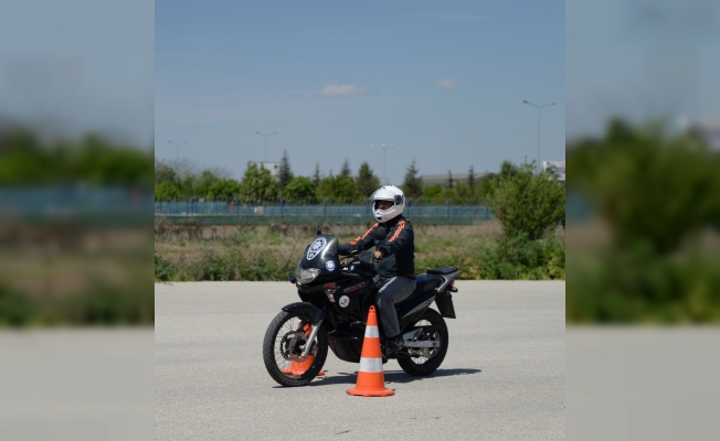 Eskişehir İl Emniyet Müdürlüğü Trafik Denetleme Şube Müdürlüğünde görev yapan 14 polise motosiklet eğitimi verildi