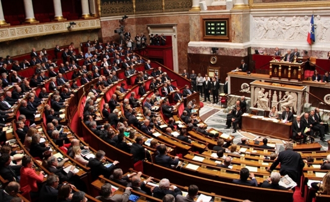 Fransa'da 16 emekli generalin Meclisteki siyasi gruplara 'iç savaş' uyarısı yaptığı ortaya çıktı