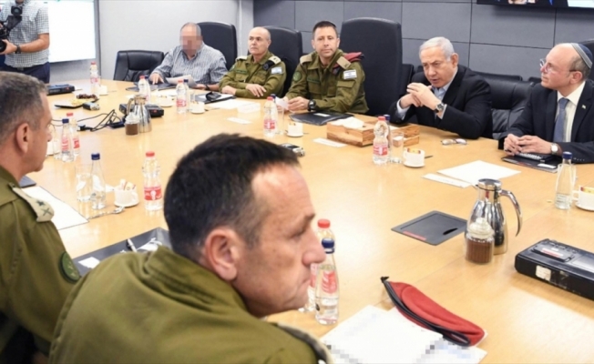 İsrail'de Bennett, koalisyon hükümeti kurmak için Netanyahu karşıtı bloğa katılacağını açıkladı