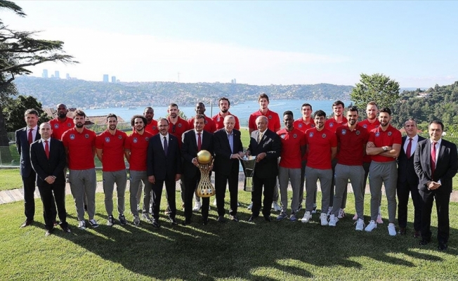 Cumhurbaşkanı Erdoğan, Anadolu Efes Kulübünün yönetici, teknik heyet ve sporcularını kabul etti