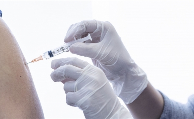 Dünya genelinde 2 milyar 300 milyon dozdan fazla Kovid-19 aşısı yapıldı