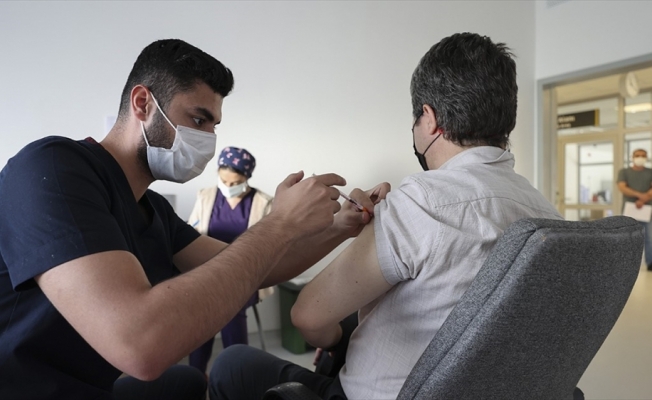 Kovid-19'la mücadele kapsamında son bir haftada 7,7 milyon dozdan fazla aşı uygulandı