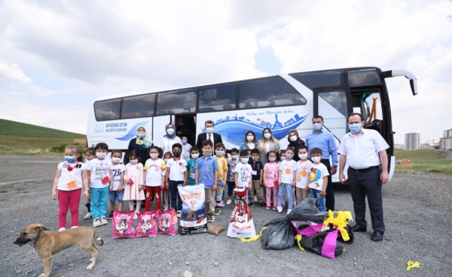 Pursaklar Belediyesi Nezaket Okulunca düzenlenen etkinlikle çocuklara hayvan sevgisi aşılanıyor