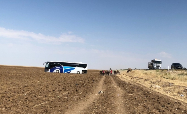 Aksaray'da yolcu otobüsü tarlaya girdi: 4 yaralı