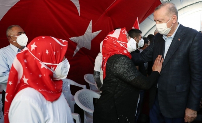 Cumhurbaşkanı Erdoğan Diyarbakır annelerini ziyaret etti