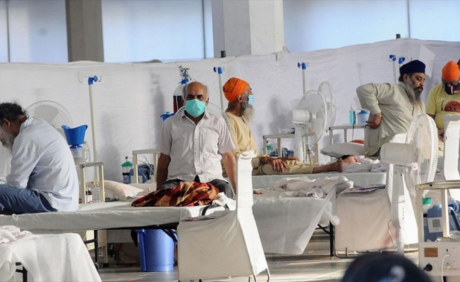 Hindistan'da son 24 saatte Kovid-19 nedeniyle ölenlerin sayısı 500'ün altına düştü