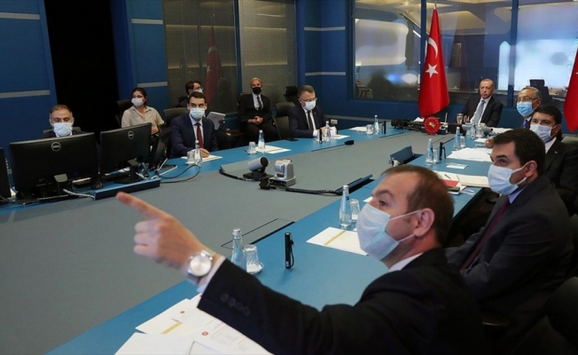 Cumhurbaşkanı Erdoğan, Devlet Bilgi Koordinasyon Merkezi'nde orman yangınlarıyla ilgili toplantıya başkanlık etti