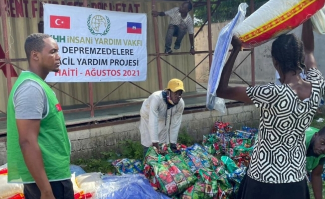 İHH ekipleri, Haiti'deki depremzedelere kumanya ve hijyen paketi dağıttı