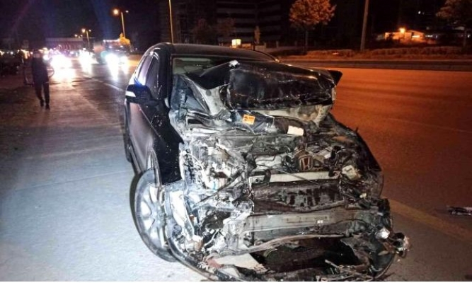 Ankara'da otomobilin çarptığı pikap takla attı: 1 yaralı