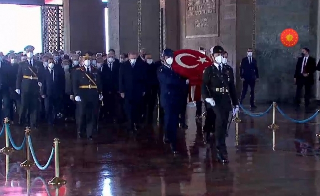 Cumhurbaşkanı Erdoğan'dan Anıtkabir'e ziyaret