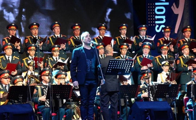 Rus Kızılordu Korosu ve Haluk Levent Bursa'da konser verdi