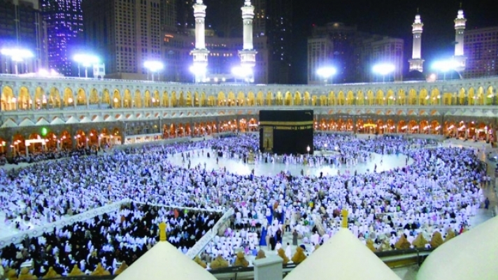 Suudi Arabistan tam kapasite ibadete açılmasına izin vereceğini duyurdu.