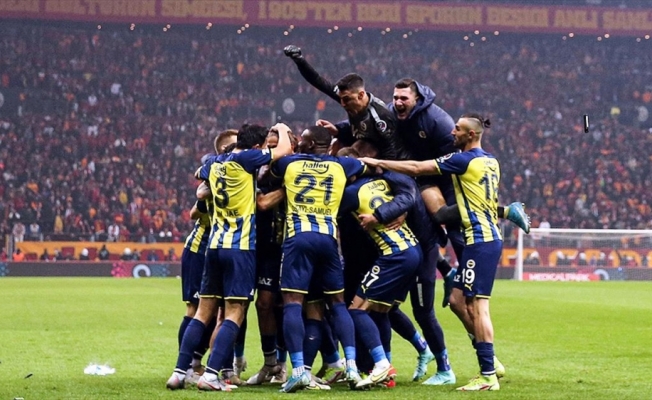 Fenerbahçe'de kötü hava Galatasaray galibiyetiyle dağıldı