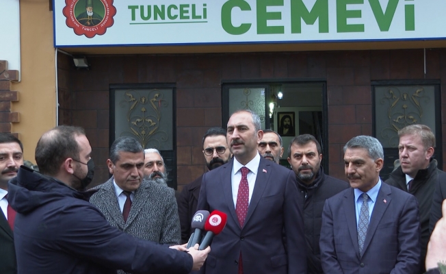 Adalet Bakanı Gül, Tunceli'de cemevi ziyaretinde konuştu
