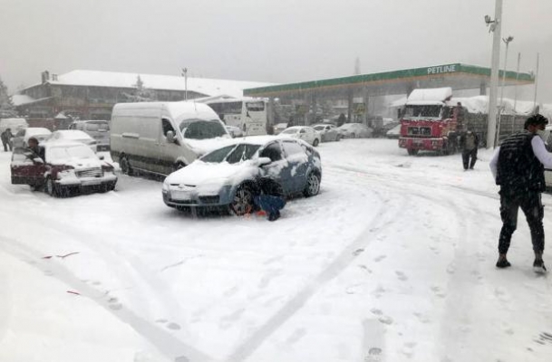 Antalya-Konya kara yolunda yoğun kar!