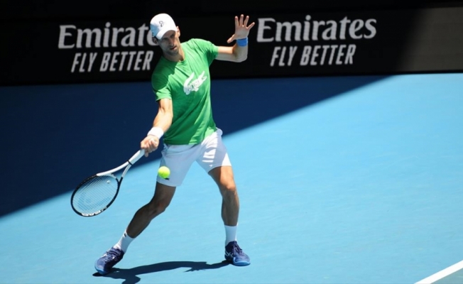 Avustralya'daki durumu belirsizliğini koruyan Djokovic antrenmanlarını sürdürüyor
