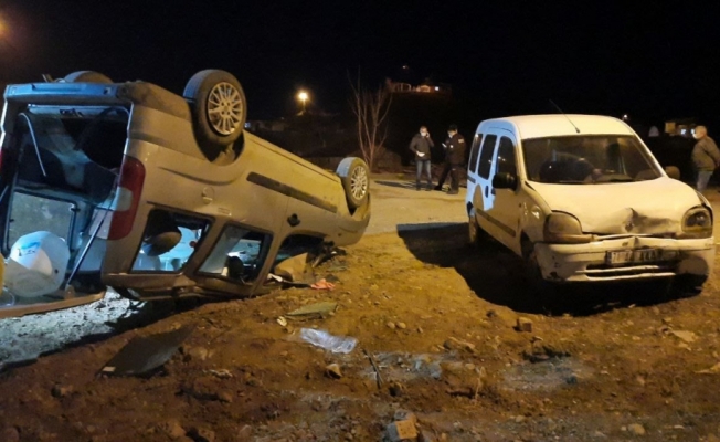 Kırıkkale'de hafif ticari araçların çarpıştığı kazada 1 kişi yaralandı